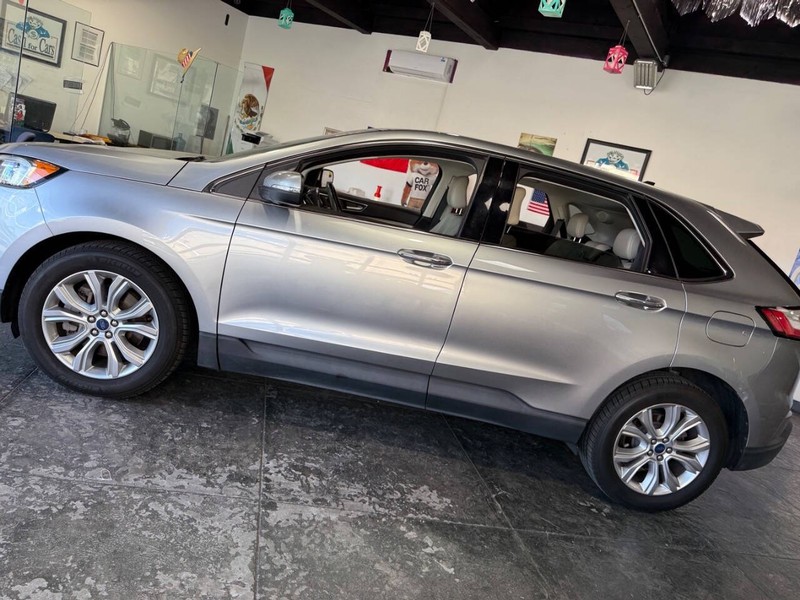 Ford Edge Vehicle Full-screen Gallery Image 10
