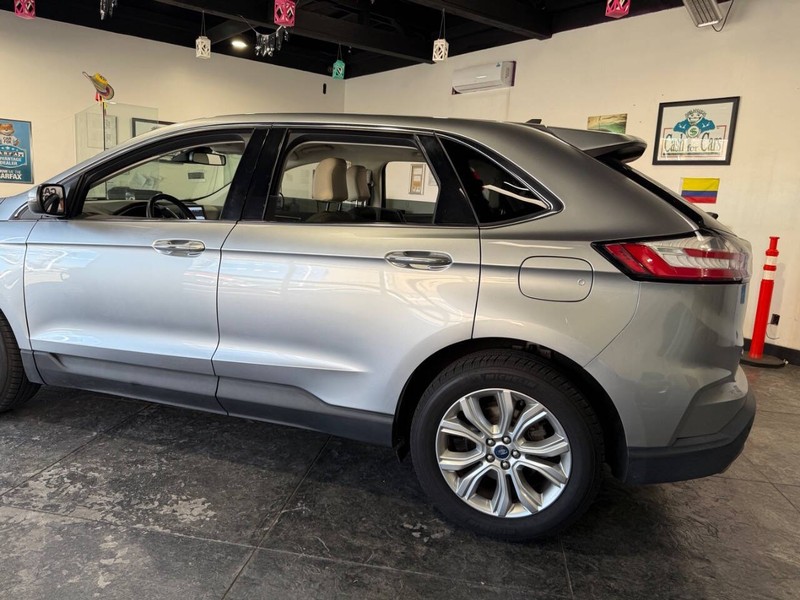 Ford Edge Vehicle Full-screen Gallery Image 13