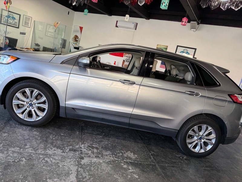 Ford Edge Vehicle Full-screen Gallery Image 14