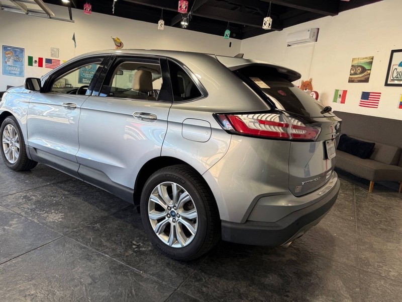 Ford Edge Vehicle Full-screen Gallery Image 17