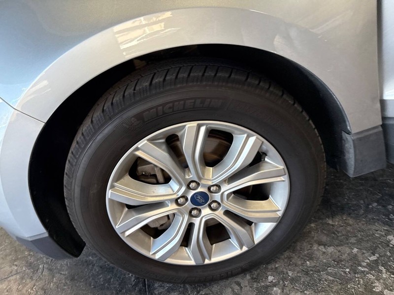 Ford Edge Vehicle Full-screen Gallery Image 27