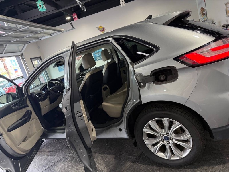 Ford Edge Vehicle Full-screen Gallery Image 28