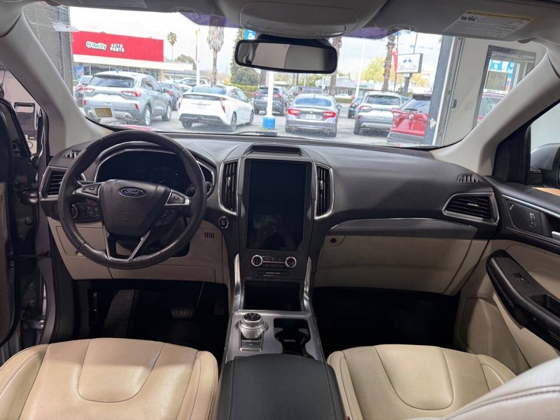 Ford Edge Vehicle Full-screen Gallery Image 30