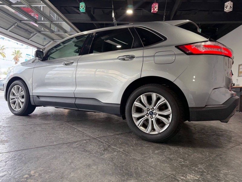 Ford Edge Vehicle Full-screen Gallery Image 34