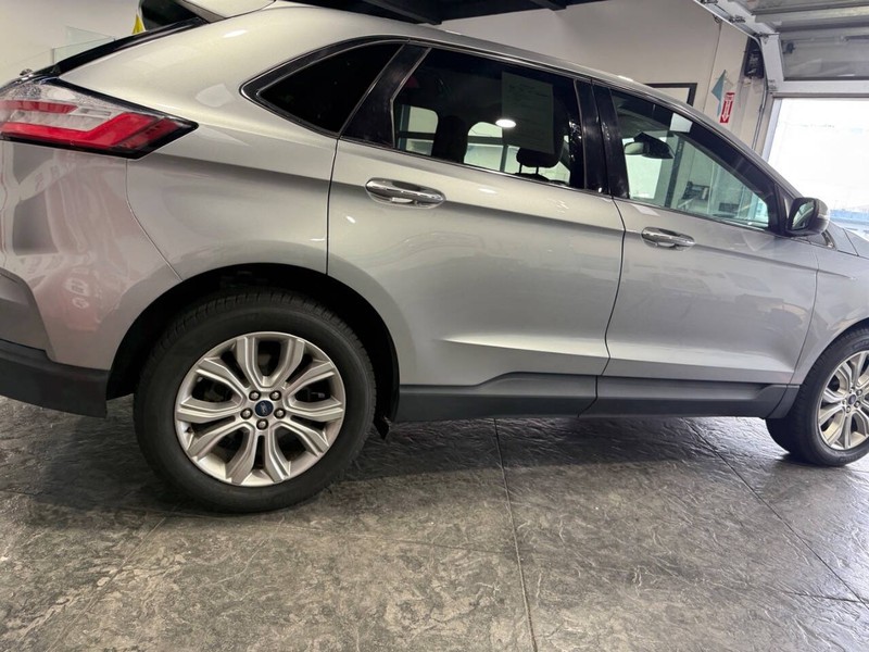 Ford Edge Vehicle Full-screen Gallery Image 40