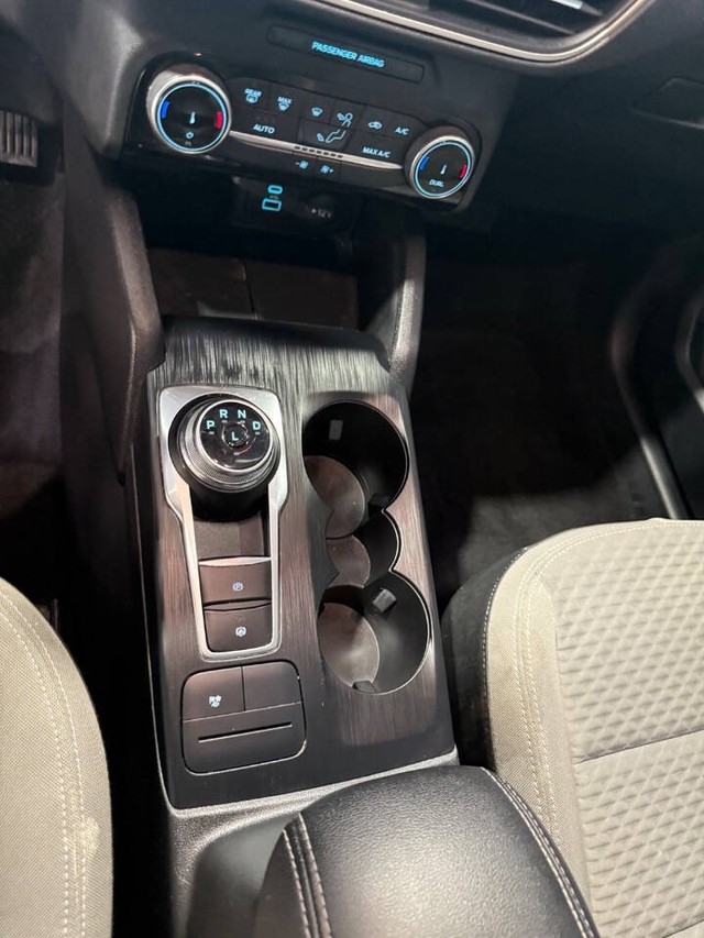 Ford Escape Vehicle Full-screen Gallery Image 49