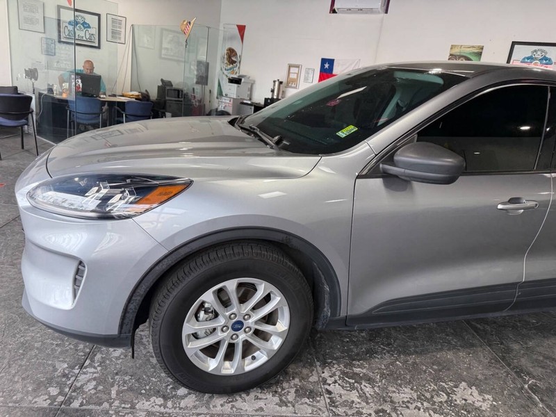 Ford Escape Vehicle Full-screen Gallery Image 10
