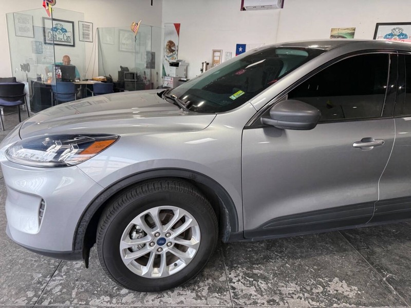 Ford Escape Vehicle Full-screen Gallery Image 11