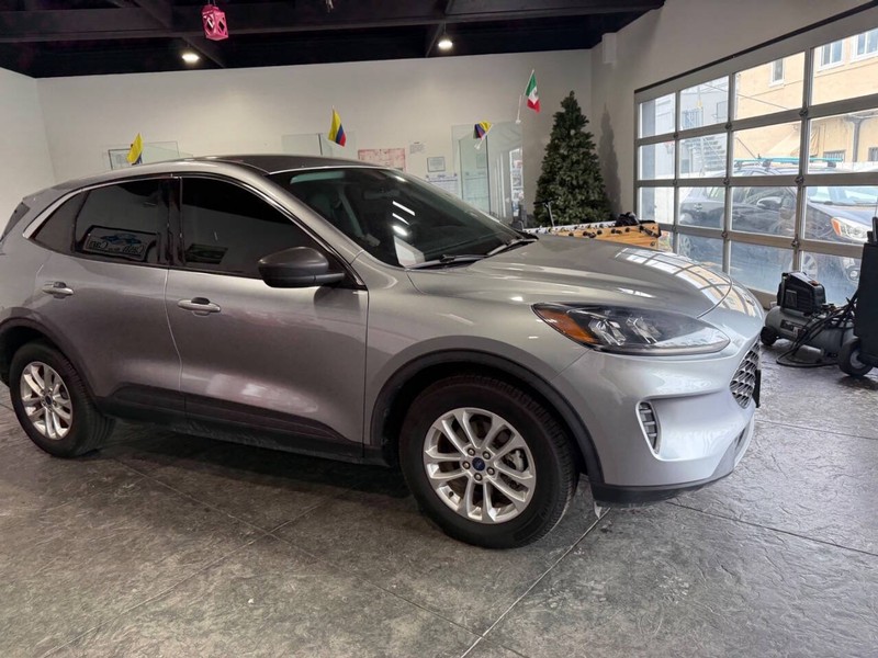 Ford Escape Vehicle Full-screen Gallery Image 36