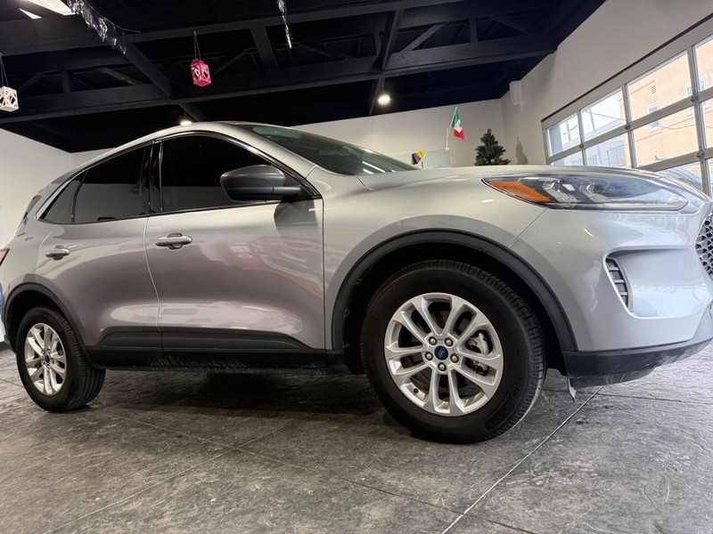 Ford Escape Vehicle Full-screen Gallery Image 41
