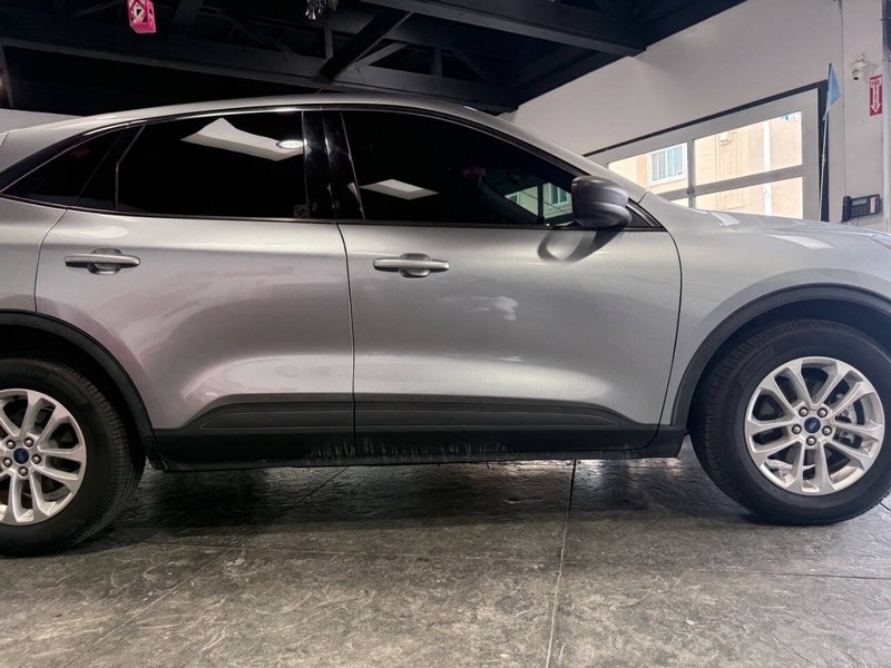 Ford Escape Vehicle Full-screen Gallery Image 42