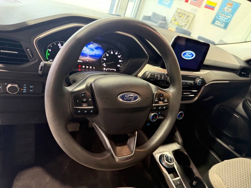 Ford Escape Vehicle Full-screen Gallery Image 48