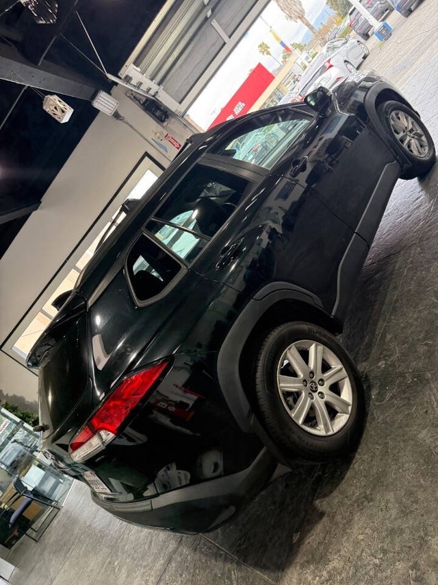 Toyota Corolla Cross Vehicle Full-screen Gallery Image 26