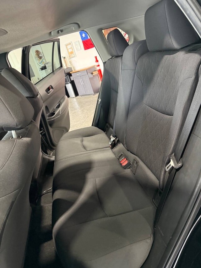 Toyota Corolla Cross Vehicle Full-screen Gallery Image 42