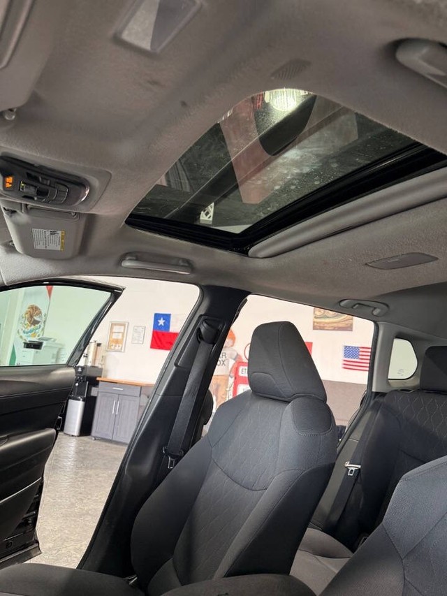 Toyota Corolla Cross Vehicle Full-screen Gallery Image 45