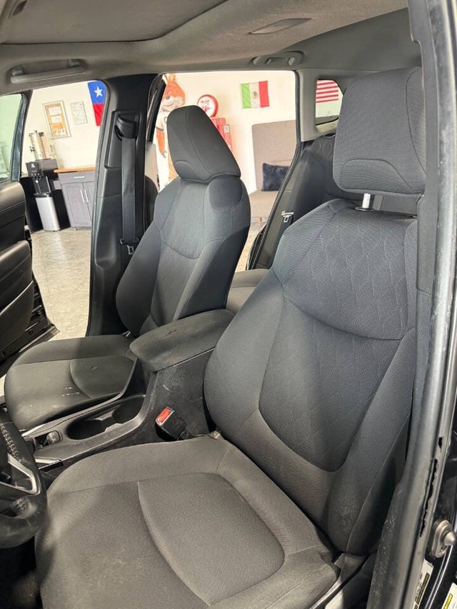 Toyota Corolla Cross Vehicle Full-screen Gallery Image 46