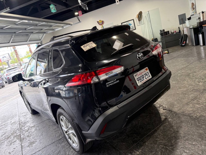 Toyota Corolla Cross Vehicle Full-screen Gallery Image 19