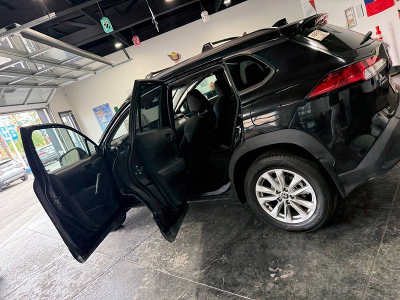 Toyota Corolla Cross Vehicle Full-screen Gallery Image 50