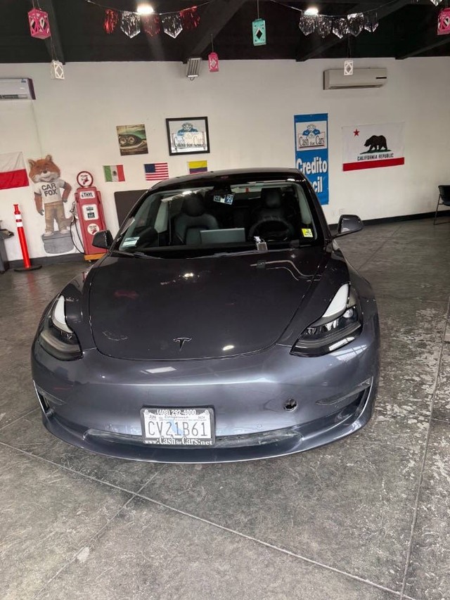 Tesla Model 3 Vehicle Full-screen Gallery Image 02