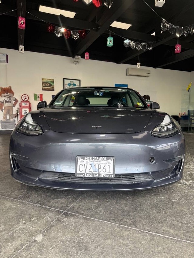 Tesla Model 3 Vehicle Full-screen Gallery Image 05