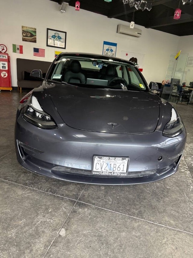Tesla Model 3 Vehicle Full-screen Gallery Image 06