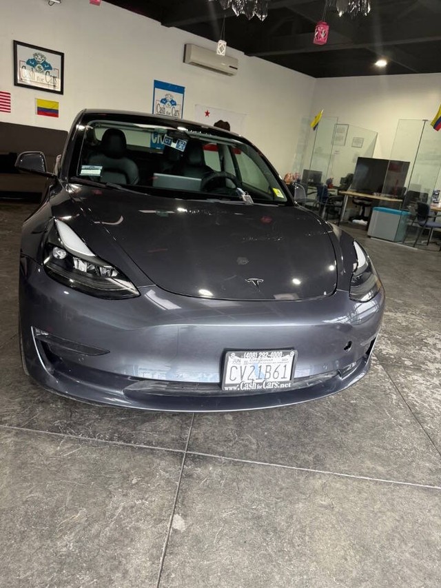 Tesla Model 3 Vehicle Full-screen Gallery Image 07