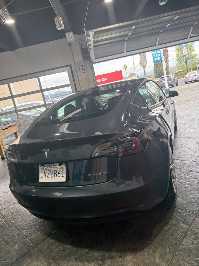 Tesla Model 3 Vehicle Full-screen Gallery Image 14