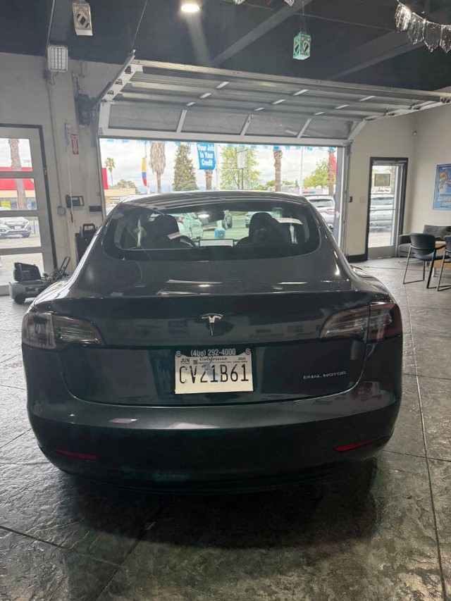 Tesla Model 3 Vehicle Full-screen Gallery Image 15