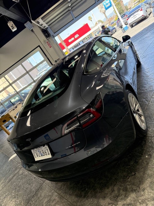 Tesla Model 3 Vehicle Full-screen Gallery Image 30
