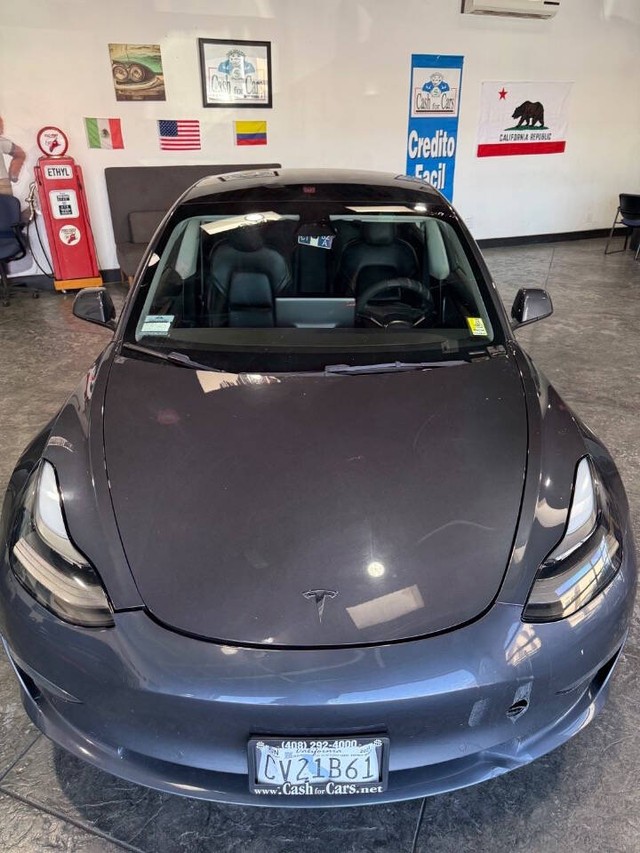 Tesla Model 3 Vehicle Full-screen Gallery Image 32