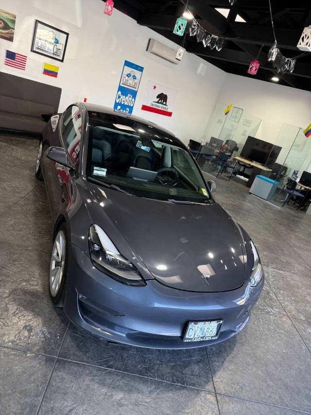 Tesla Model 3 Vehicle Full-screen Gallery Image 40