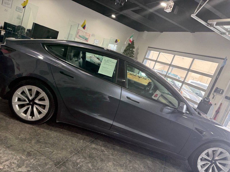 Tesla Model 3 Vehicle Full-screen Gallery Image 11