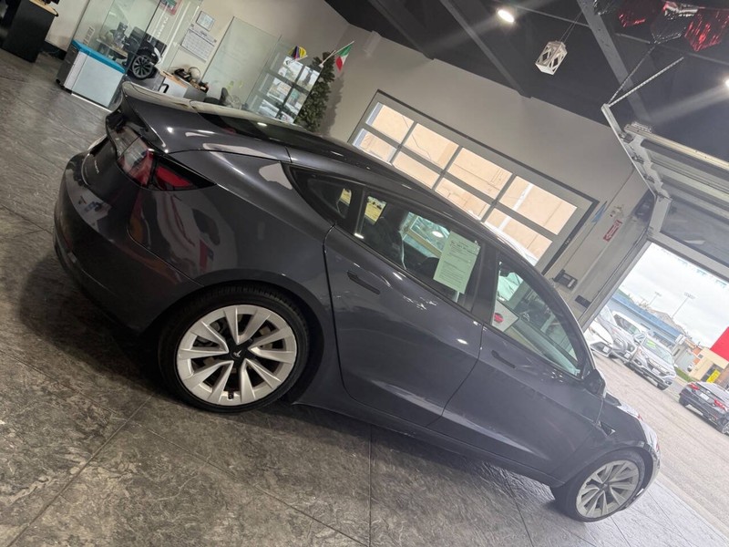 Tesla Model 3 Vehicle Full-screen Gallery Image 12