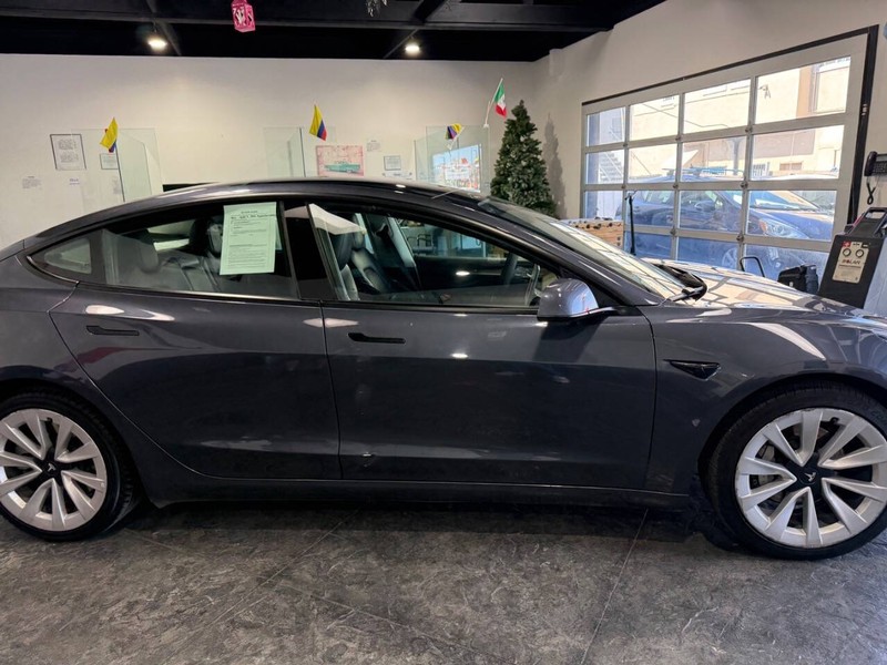Tesla Model 3 Vehicle Full-screen Gallery Image 23