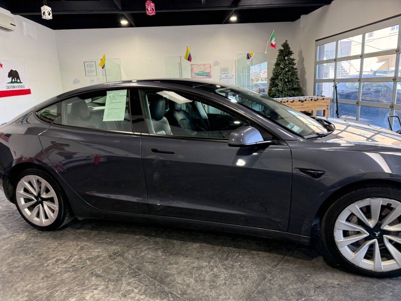 Tesla Model 3 Vehicle Full-screen Gallery Image 24