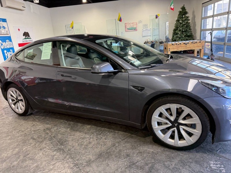 Tesla Model 3 Vehicle Full-screen Gallery Image 25