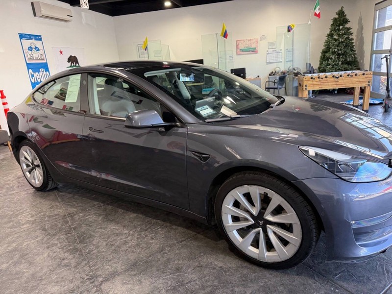 Tesla Model 3 Vehicle Full-screen Gallery Image 27