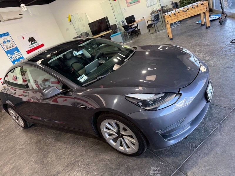 Tesla Model 3 Vehicle Full-screen Gallery Image 28