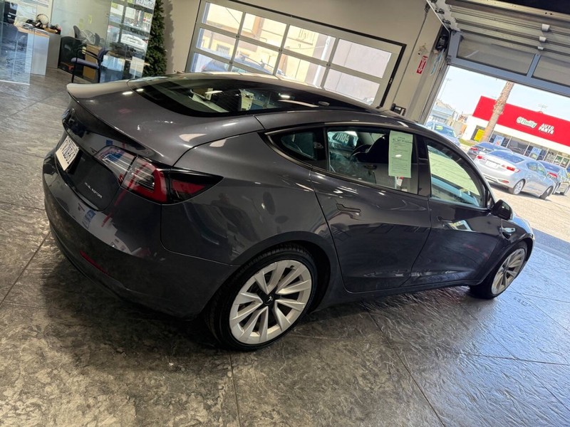 Tesla Model 3 Vehicle Full-screen Gallery Image 29
