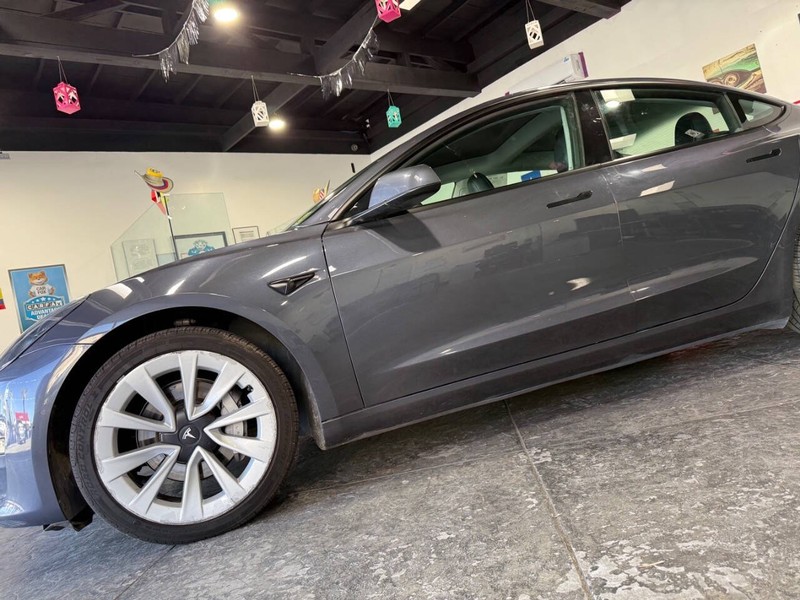 Tesla Model 3 Vehicle Full-screen Gallery Image 33