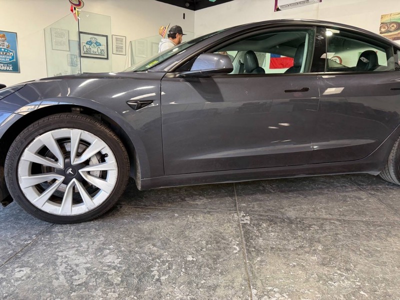 Tesla Model 3 Vehicle Full-screen Gallery Image 35