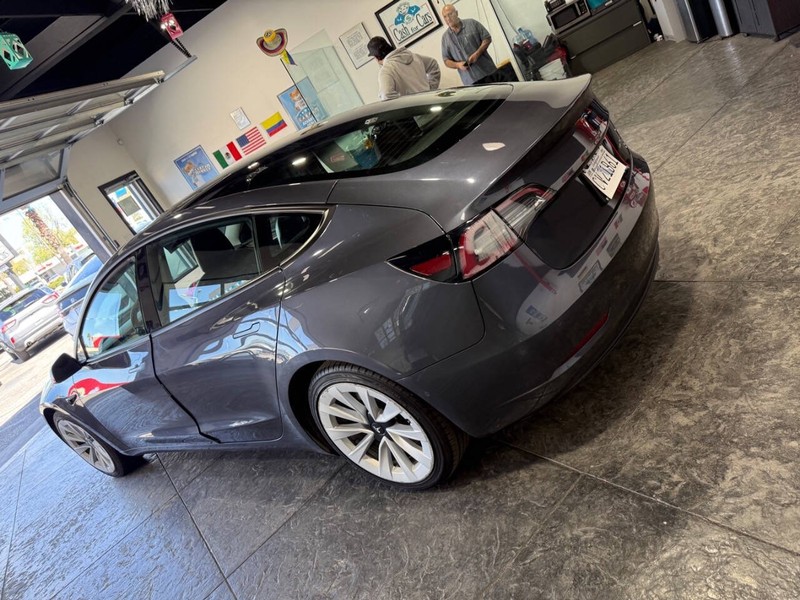 Tesla Model 3 Vehicle Full-screen Gallery Image 38