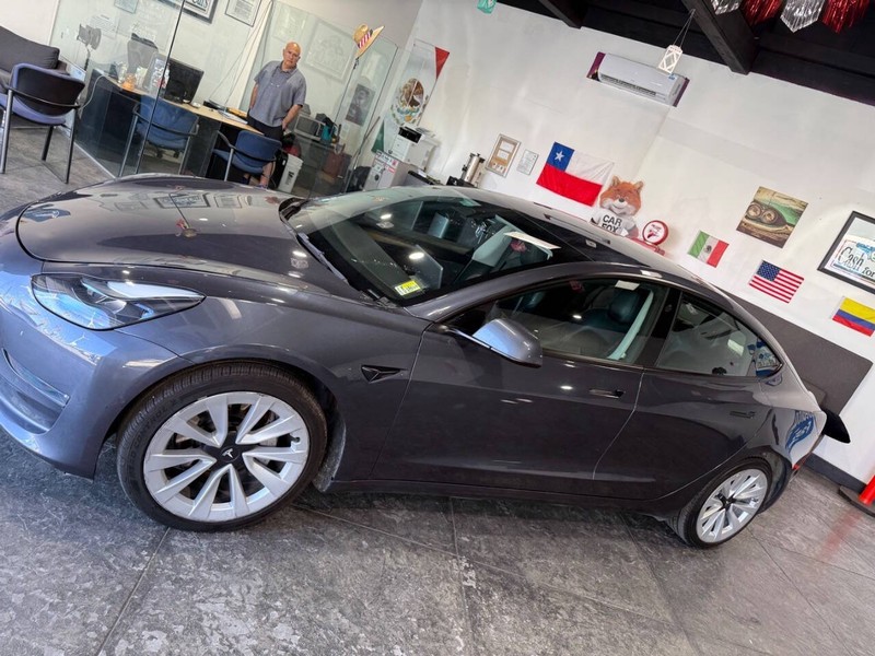 Tesla Model 3 Vehicle Full-screen Gallery Image 43