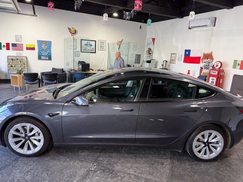 Tesla Model 3 Vehicle Full-screen Gallery Image 44
