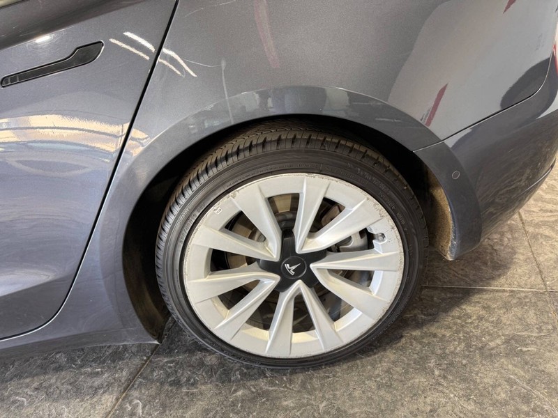 Tesla Model 3 Vehicle Full-screen Gallery Image 46