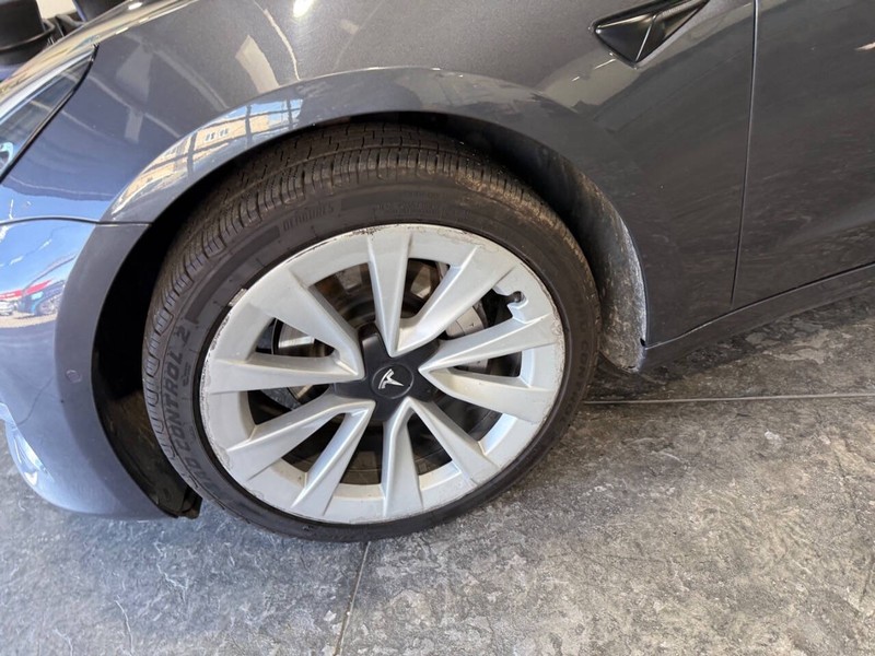 Tesla Model 3 Vehicle Full-screen Gallery Image 47