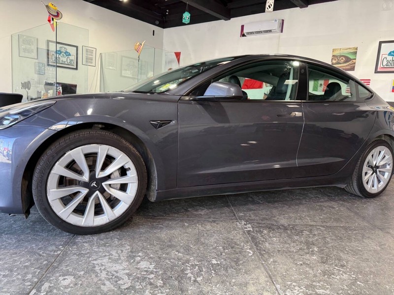 Tesla Model 3 Vehicle Full-screen Gallery Image 48