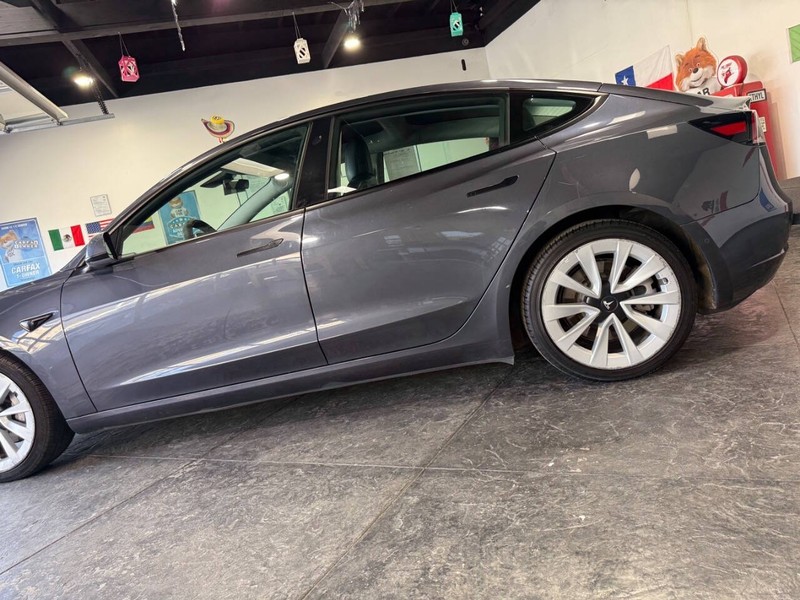 Tesla Model 3 Vehicle Full-screen Gallery Image 49