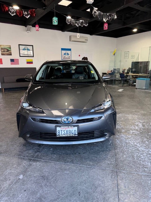 Toyota Prius Vehicle Full-screen Gallery Image 04