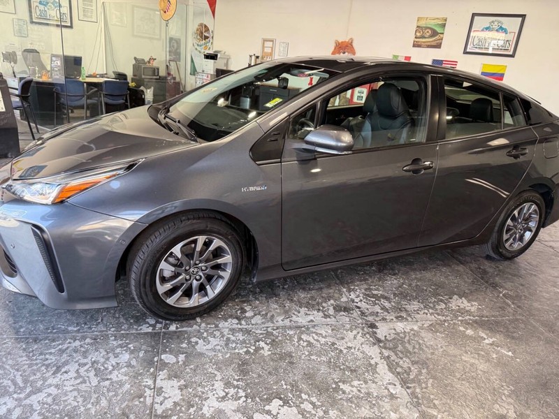 Toyota Prius Vehicle Full-screen Gallery Image 08